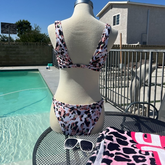 🔥🔥Two Pieces Cheetah Print Swimsuit - Picture 5 of 6